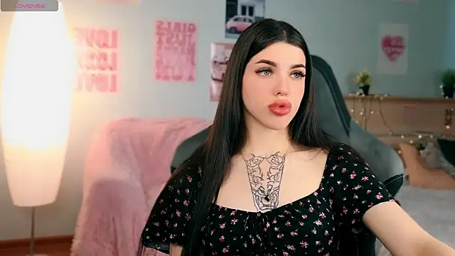 molly rettyy online show from May 17, 2026, 4:12 am