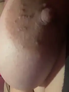 Naanuu1909 online show from April 6, 2026, 3:35 am