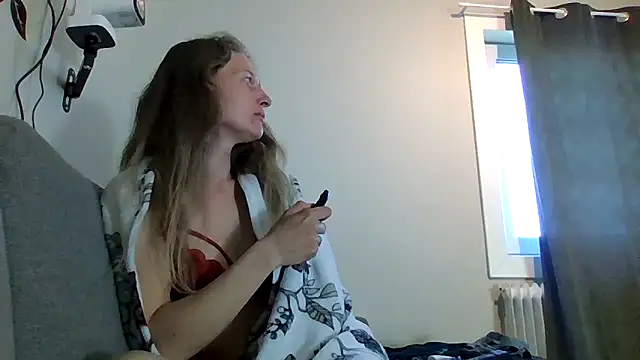 BlondeXtar online show from April 24, 2026, 5:53 am