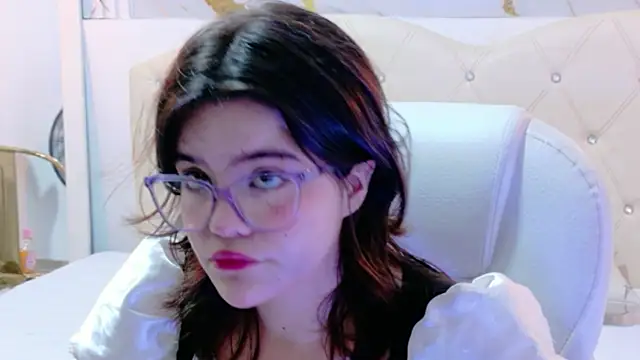 Snapshot of Alexa_Missfortune chatting on April 7, 2026, 7:48 pm Alexa Missfortune online show from April 7, 2026, 7:48 pm