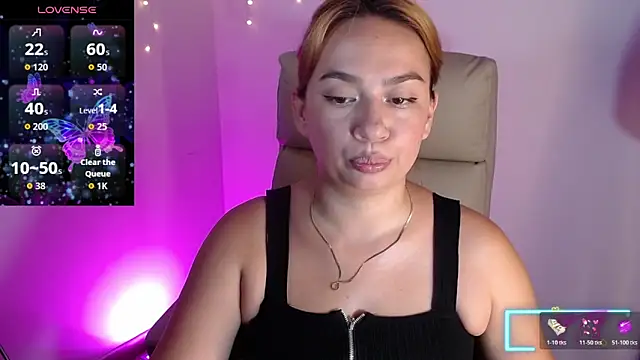 Snapshot of Carolina_2403 chatting on May 3, 2026, 8:45 pm Carolina 2403 online show from May 3, 2026, 8:45 pm