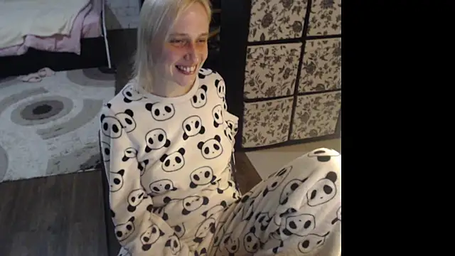 Snapshot of Sweet_hot_shrmp chatting on April 7, 2026, 8:21 pm Sweet hot shrmp online show from April 7, 2026, 8:21 pm