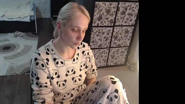 Snapshot of Sweet_hot_shrmp chatting on April 20, 2026, 3:57 pm Sweet hot shrmp online show from April 20, 2026, 3:57 pm