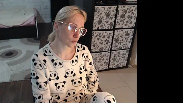 Snapshot of Sweet_hot_shrmp chatting on May 11, 2026, 6:59 am Sweet hot shrmp online show from May 11, 2026, 6:59 am