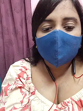 Snapshot of Tami-sonia chatting on May 13, 2026, 6:48 pm Tami-sonia online show from May 13, 2026, 6:48 pm
