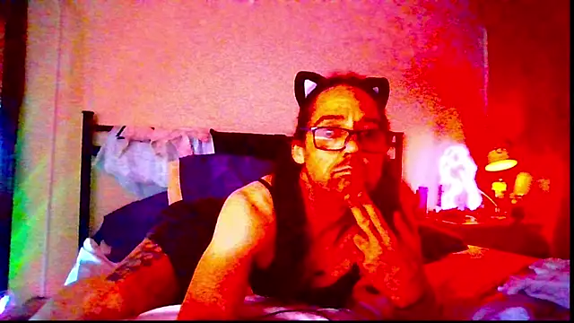 courtney1982 online show from April 6, 2026, 4:30 pm