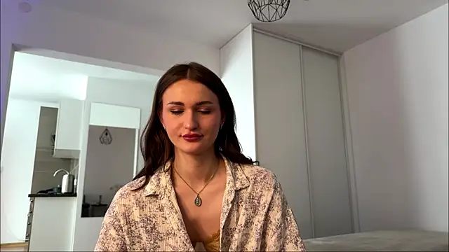 HallieHollo online show from May 17, 2026, 1:11 pm
