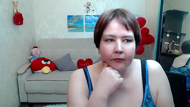 Snapshot of QUEEN02030 chatting on April 15, 2026, 9:48 am QUEEN02030 online show from April 15, 2026, 9:48 am