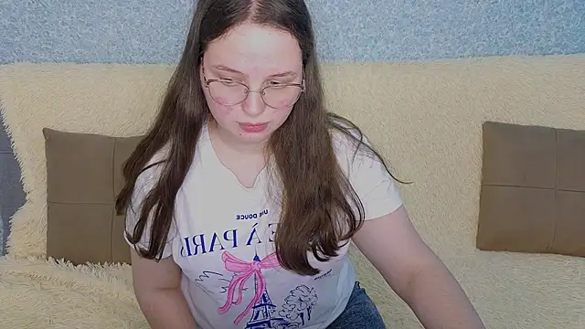 Snapshot of SofiDreamm chatting on April 3, 2026, 2:23 pm SofiDreamm online show from April 3, 2026, 2:23 pm