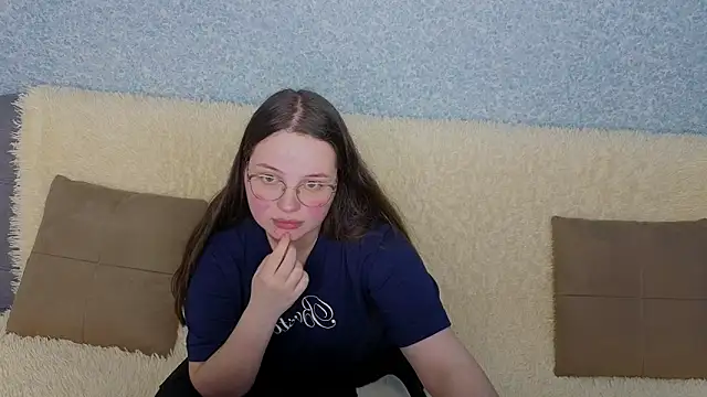 Snapshot of SofiDreamm chatting on April 17, 2026, 8:22 pm SofiDreamm online show from April 17, 2026, 8:22 pm