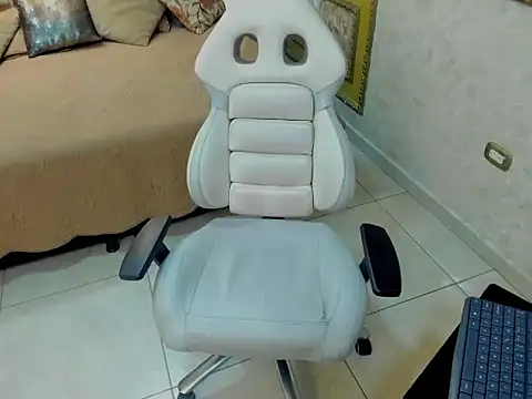 Snapshot of Hanna__Bloom1 chatting on April 25, 2026, 1:41 pm Hanna Bloom1 online show from April 25, 2026, 1:41 pm