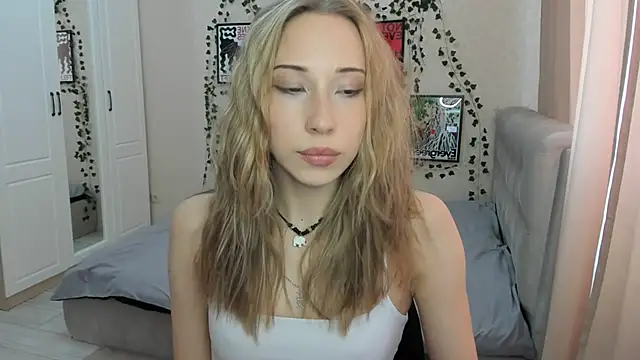 Emmarayder online show from April 1, 2026, 11:33 am