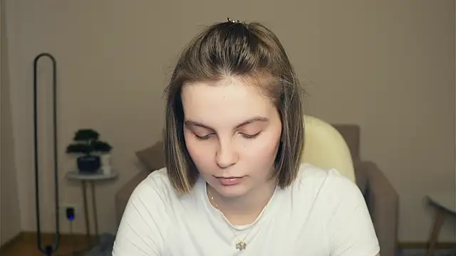 AnnaSchroen online show from April 10, 2026, 9:49 am