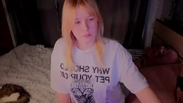 Snapshot of unburnedgirl chatting on May 4, 2026, 5:16 pm unburnedgirl online show from May 4, 2026, 5:16 pm
