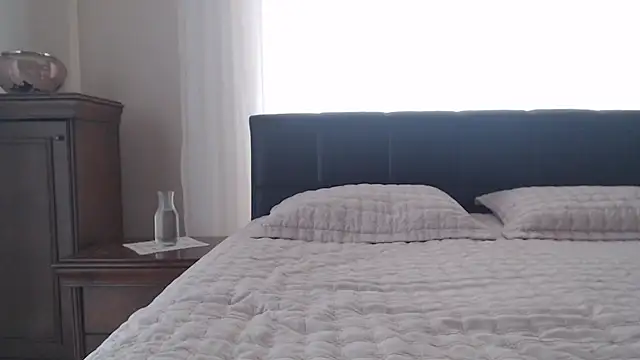 milfhoneynaz online show from July 26, 2026, 3:19 pm