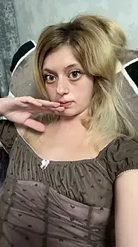 AkinaHaruko online show from April 27, 2026, 4:43 am