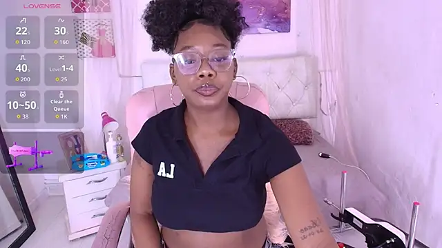 emily smith18 online show from May 9, 2026, 12:52 pm