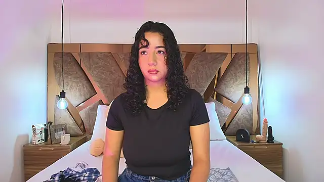 bella swwan  online show from May 8, 2026, 4:55 pm