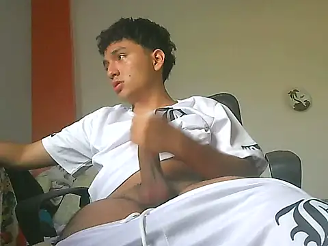 boynovaa online show from April 3, 2026, 8:26 pm