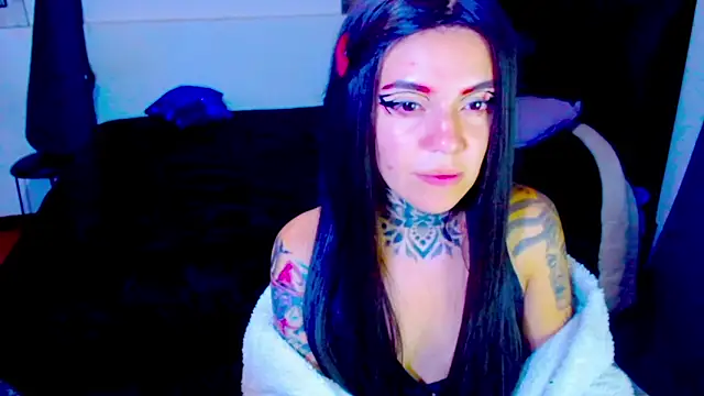 Snapshot of LannieGonzales chatting on May 17, 2026, 4:01 am LannieGonzales online show from May 17, 2026, 4:01 am