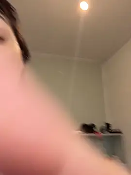 Abrildqquino online show from April 23, 2026, 7:37 pm