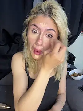 Snapshot of Lia_fire chatting on May 7, 2026, 3:11 am Lia fire online show from May 7, 2026, 3:11 am