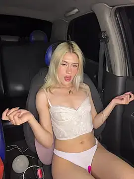 Snapshot of Lia_fire chatting on April 23, 2026, 5:14 am Lia fire online show from April 23, 2026, 5:14 am