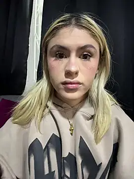 Snapshot of Lia_fire chatting on May 12, 2026, 5:04 am Lia fire online show from May 12, 2026, 5:04 am
