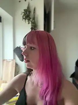 CutieTracer online show from April 2, 2026, 4:35 pm