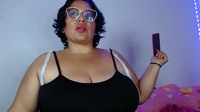 vibeSex1 online show from May 7, 2026, 7:06 pm