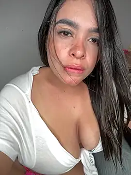 Danna 222  online show from May 4, 2026, 5:33 am