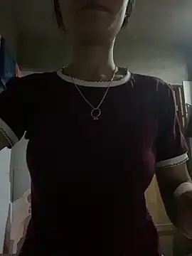 Snapshot of Elisa-a chatting on April 7, 2026, 11:06 pm Elisa-a online show from April 7, 2026, 11:06 pm