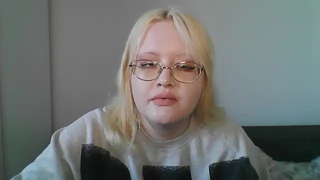 Snapshot of Elayne_Sweet chatting on April 16, 2026, 8:04 am Elayne Sweet online show from April 16, 2026, 8:04 am