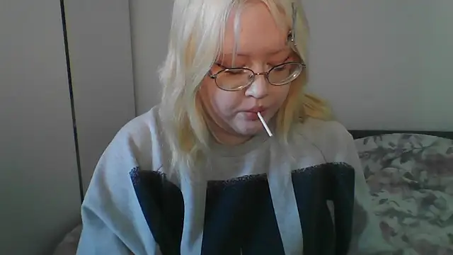 Snapshot of Elayne_Sweet chatting on April 18, 2026, 8:05 am Elayne Sweet online show from April 18, 2026, 8:05 am