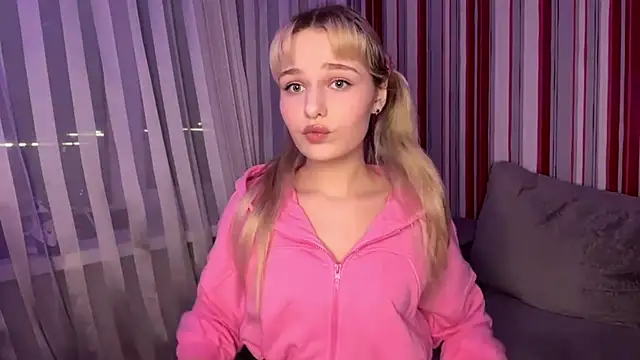 Maddy Lovel online show from March 31, 2026, 3:47 pm