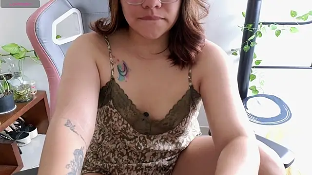 Snapshot of Elfi_333 chatting on May 21, 2026, 3:42 pm Elfi 333 online show from May 21, 2026, 3:42 pm