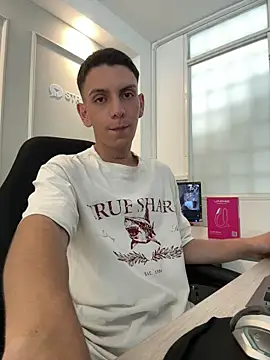 Snapshot of Liam_Fiire chatting on April 10, 2026, 3:52 pm Liam Fiire online show from April 10, 2026, 3:52 pm