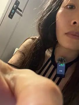 Xiaoyunduo1 online show from May 20, 2026, 7:27 am