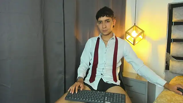 Snapshot of Alantaylorr_ chatting on July 4, 2026, 5:58 am Alantaylorr online show from July 4, 2026, 5:58 am