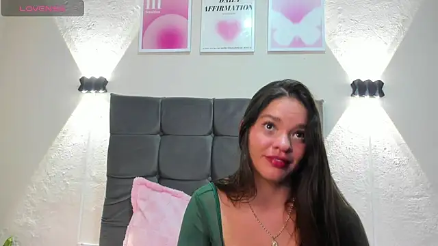 Snapshot of Valeri_Martin chatting on May 7, 2026, 4:39 am Valeri Martin online show from May 7, 2026, 4:39 am