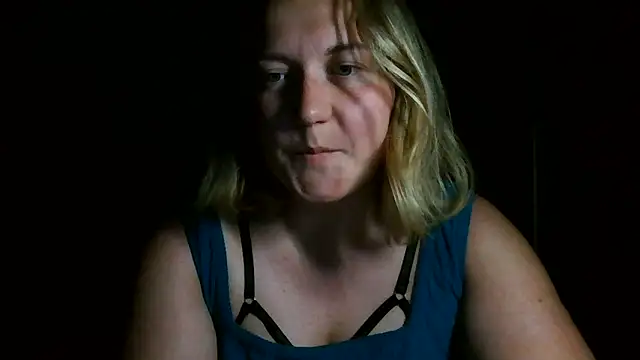 Snapshot of TinaKittyX chatting on June 12, 2026, 9:34 pm TinaKittyX online show from June 12, 2026, 9:34 pm