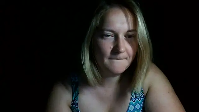 Snapshot of TinaKittyX chatting on June 14, 2026, 8:43 pm TinaKittyX online show from June 14, 2026, 8:43 pm