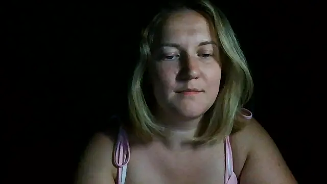 TinaKittyX online show from July 4, 2026, 9:52 pm