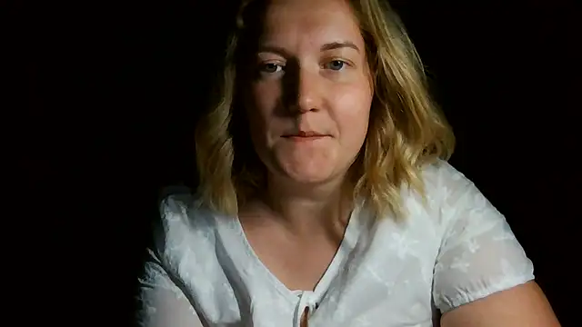 Snapshot of TinaKittyX chatting on May 31, 2026, 9:04 pm TinaKittyX online show from May 31, 2026, 9:04 pm
