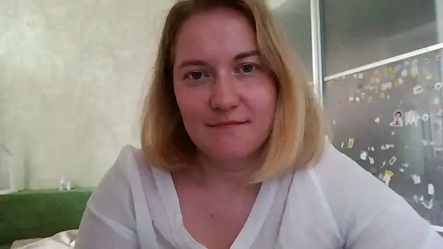 Snapshot of TinaKittyX chatting on May 19, 2026, 12:01 pm TinaKittyX online show from May 19, 2026, 12:01 pm
