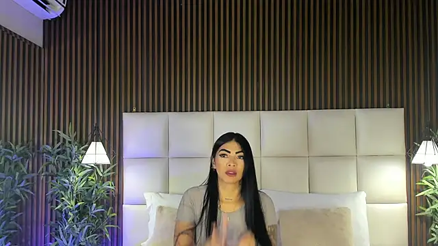 KendralCollin online show from April 9, 2026, 11:38 am