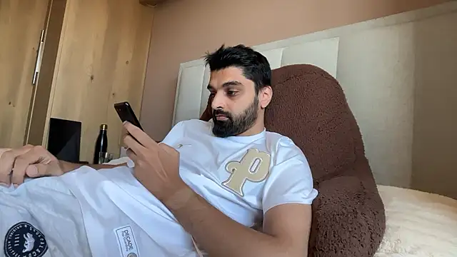 Snapshot of priyxh chatting on May 24, 2026, 1:44 pm priyxh online show from May 24, 2026, 1:44 pm