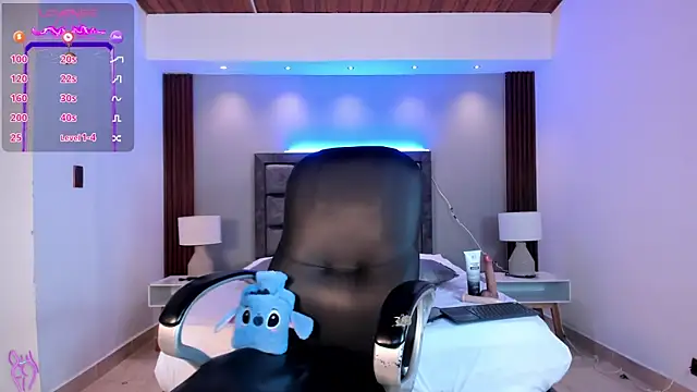 VanessaOwens  online show from April 3, 2026, 6:47 pm