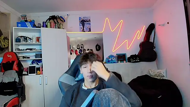 Snapshot of young_liam chatting on April 1, 2026, 12:13 am young liam online show from April 1, 2026, 12:13 am