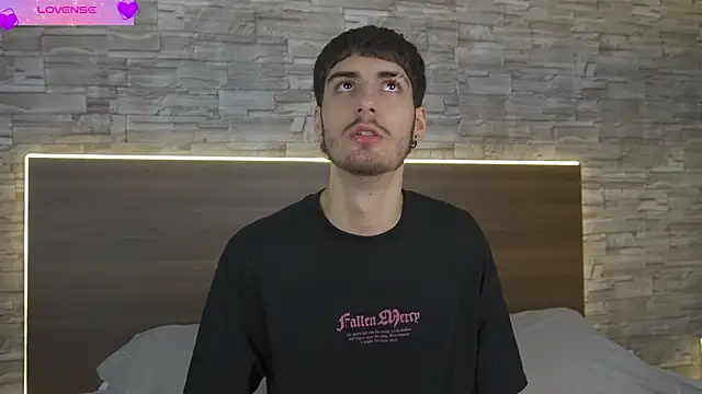 Enzo Crown online show from April 1, 2026, 7:55 pm